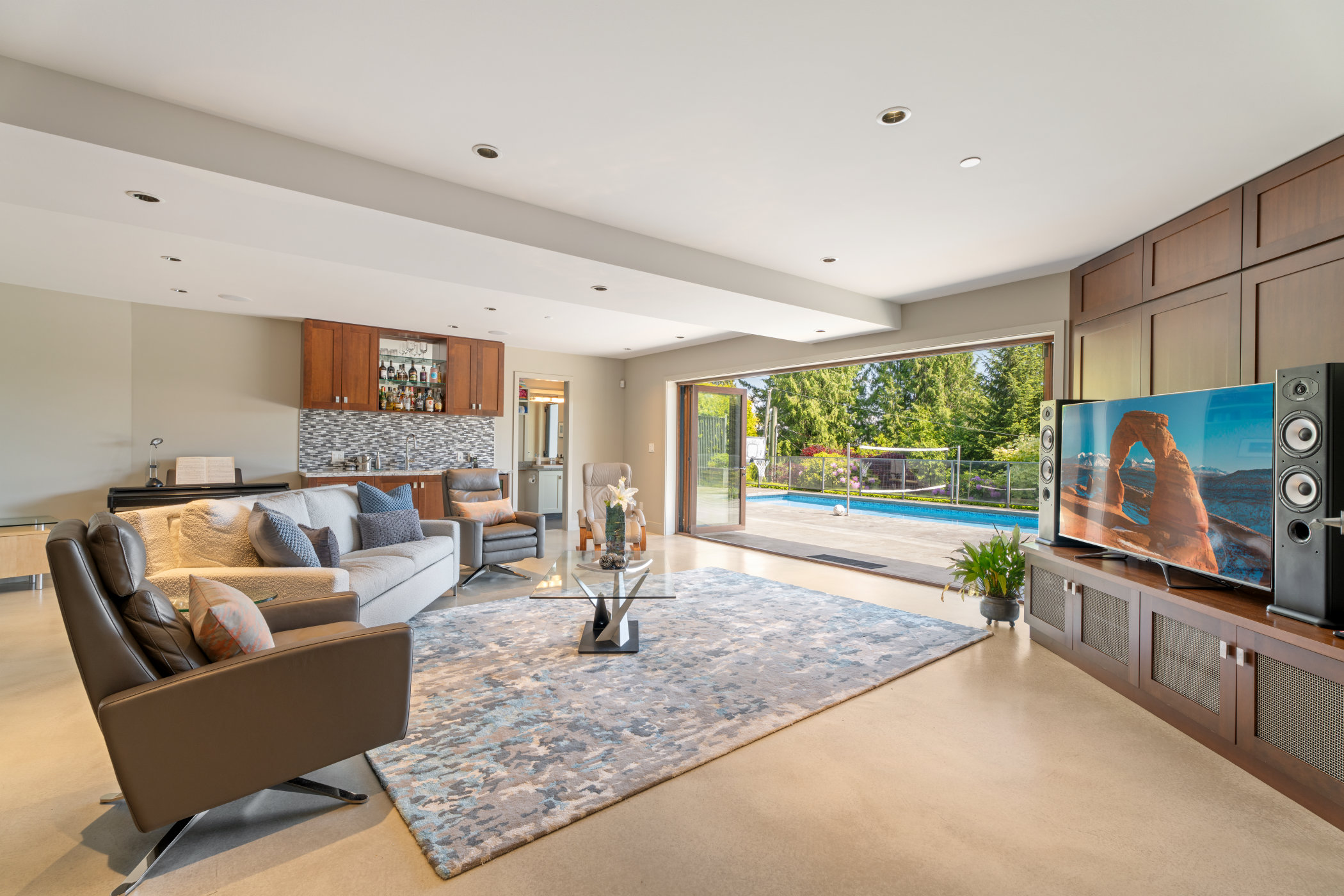 3389 Thompson Crescent